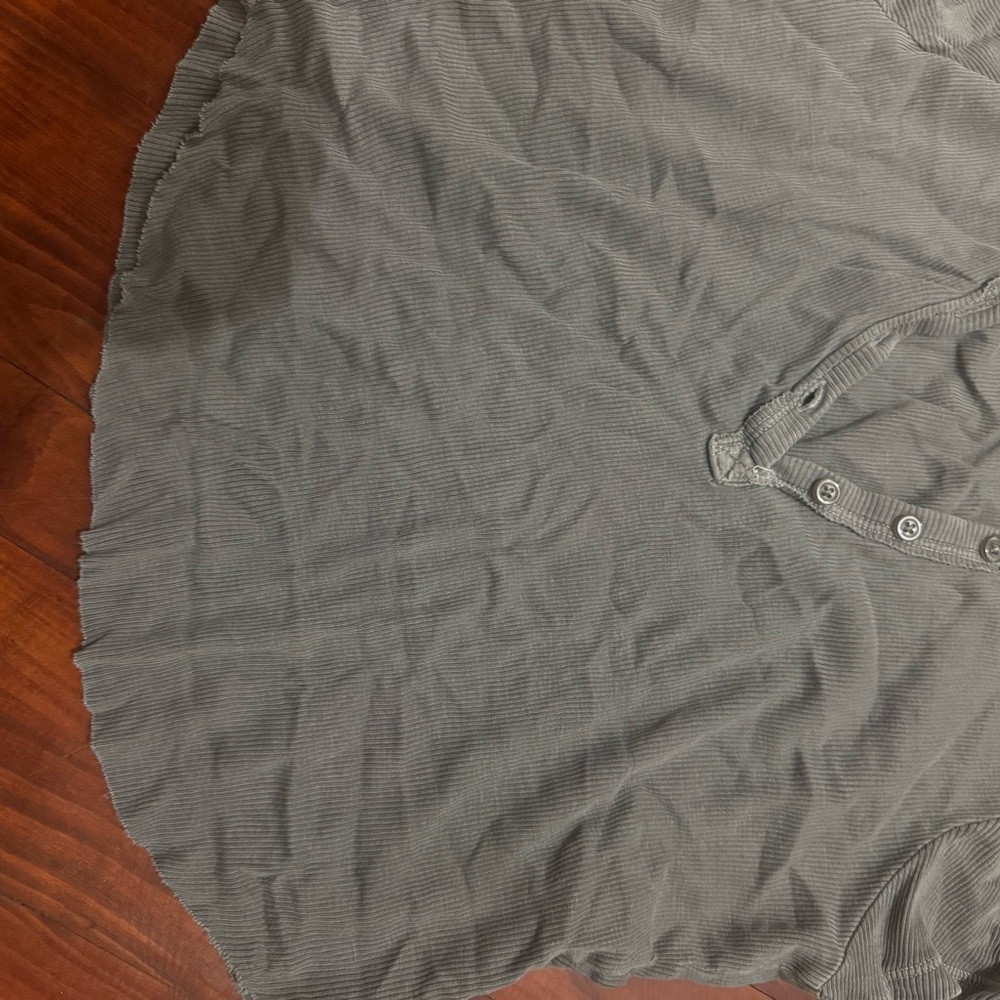 Urban Nation Light Gray Short Sleeve Top - Picture 7 of 7